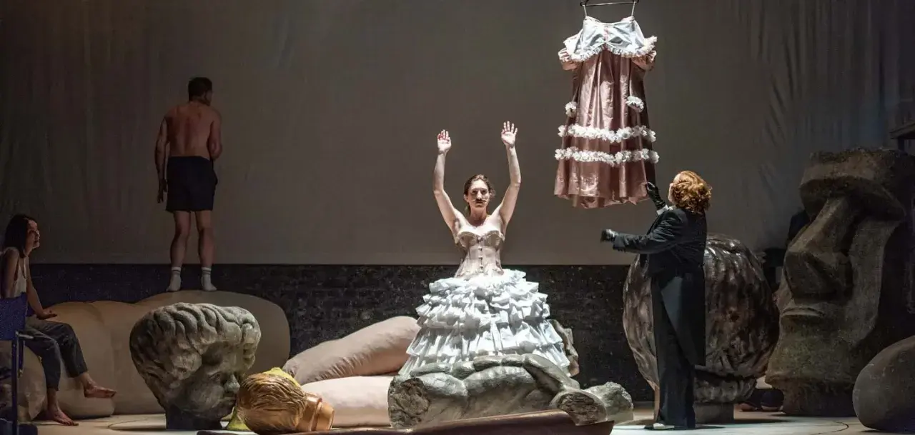 W co się ubrać do teatru, aby wyglądać elegancko i czuć się komfortowo