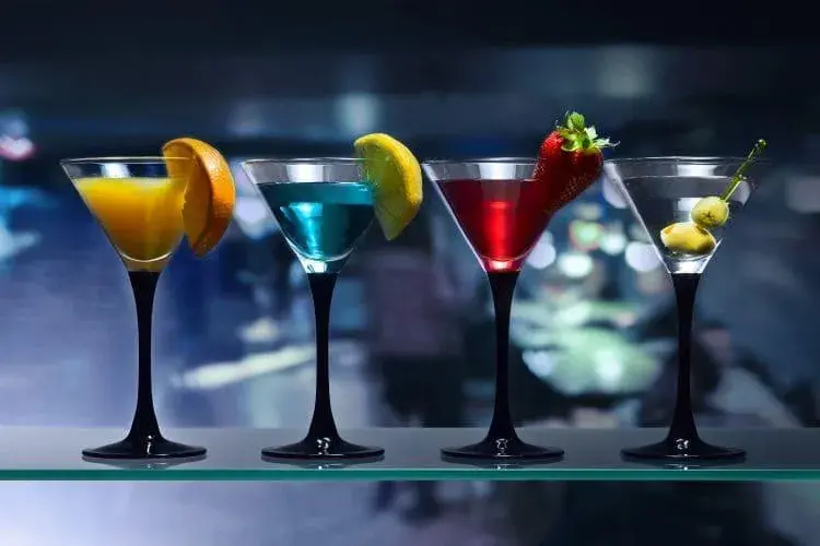 Najlepsze przepisy na martini extra dry drink, które musisz spróbować