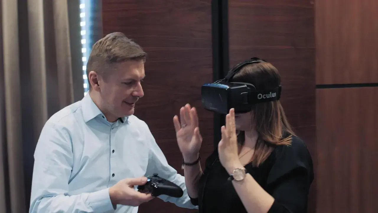 Czym jest sprzęt VR? Proste wyjaśnienie, jak działa i do czego służy