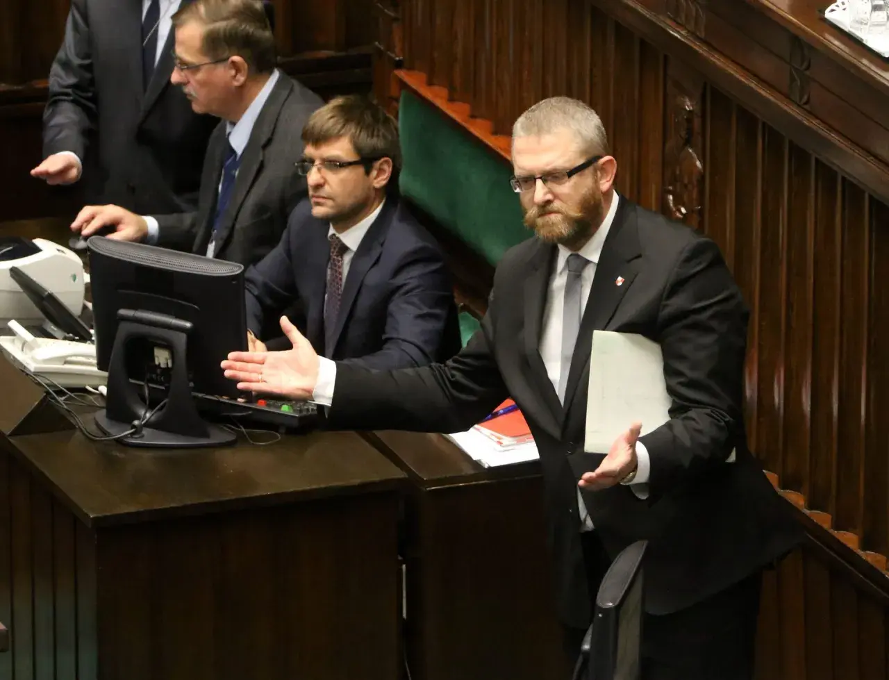 Kim jest Grzegorz Braun? Kontrowersje i poglądy polityczne
