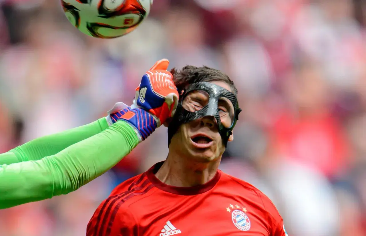 Dlaczego Lewandowski grał w masce? Szokująca prawda o kontuzji