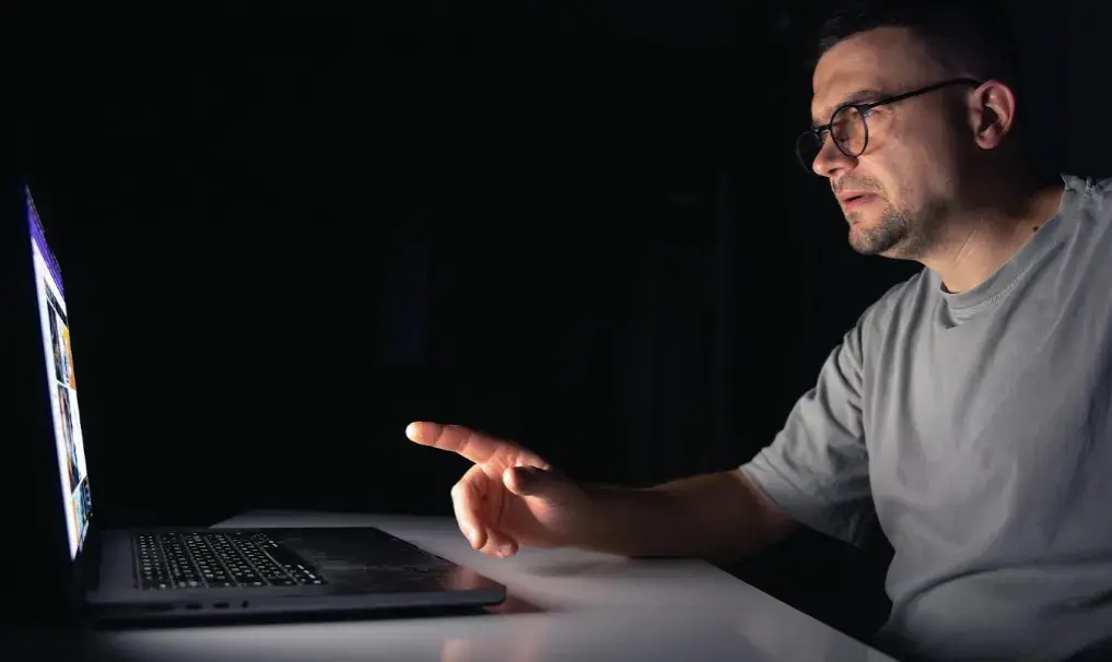 Małe decyzje, wielkie emocje – jak interaktywna rozrywka online angażuje użytkowników