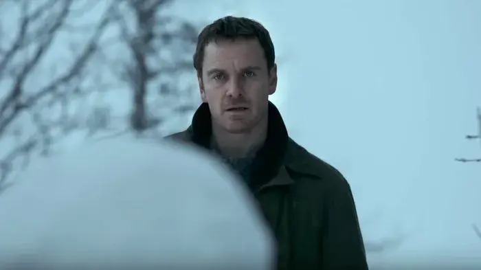 Film Pierwszy Śnieg: Mroczny thriller z Michaelem Fassbenderem