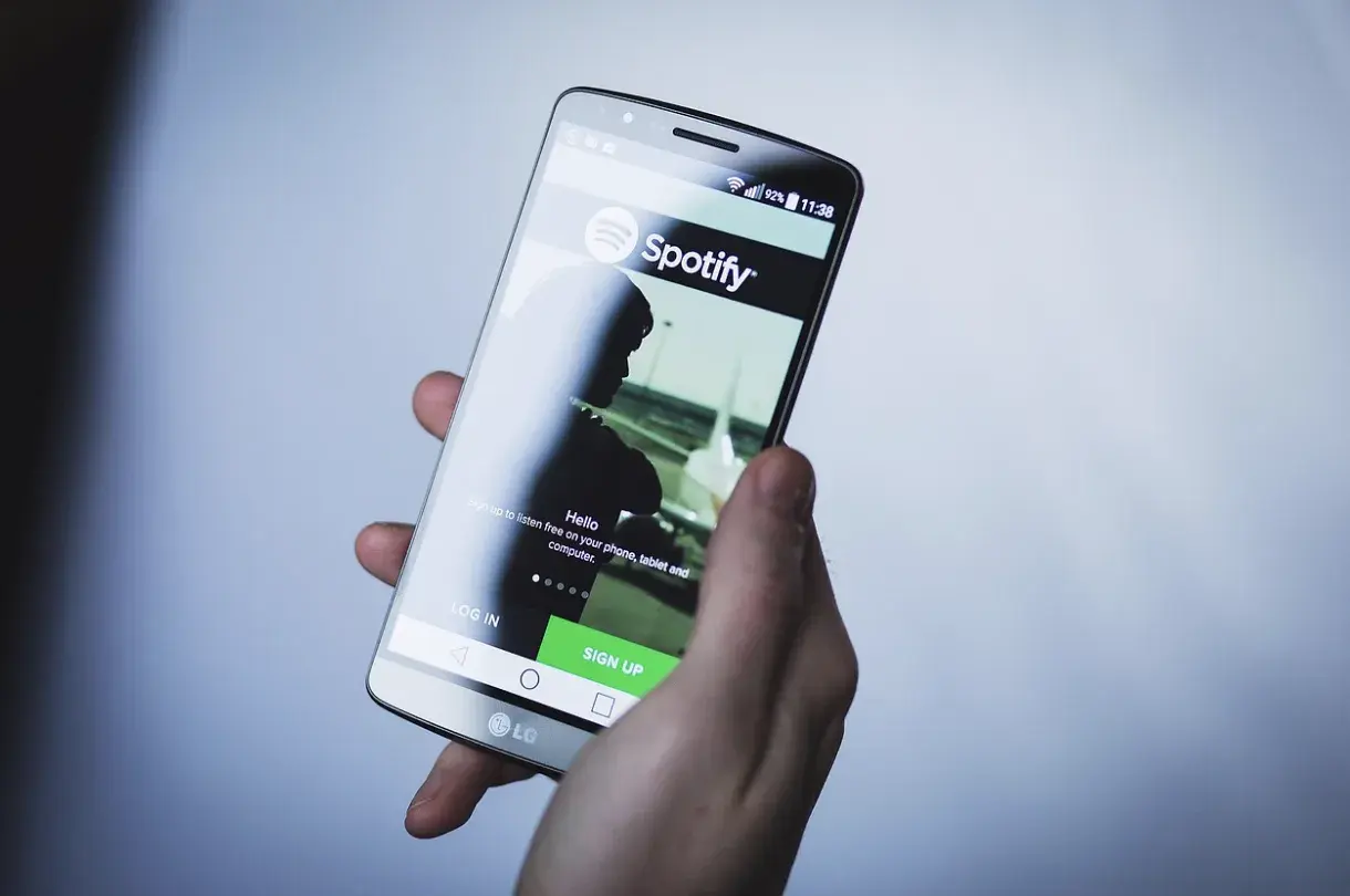 Ile można zarobić na Spotify? Przewodnik dla artystów 2025