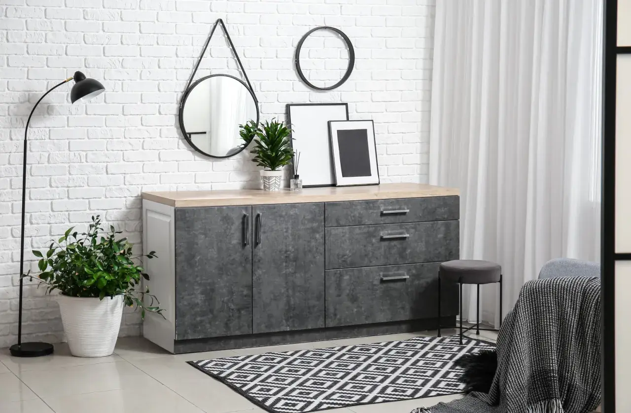 Najlepsze ozdoby na komodę w salonie - 10 inspirujących pomysłów