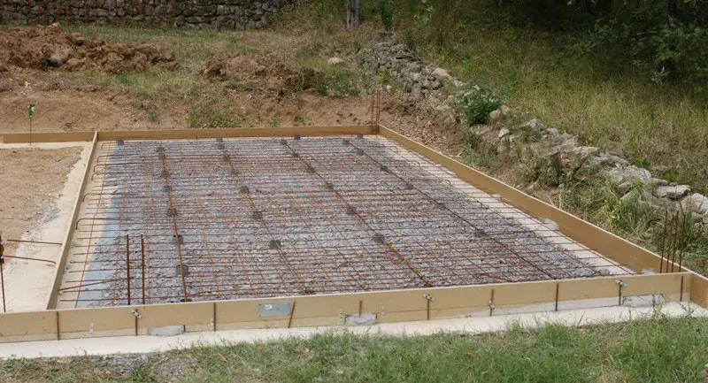 Coffrage dalle béton : astuces pour un résultat parfait et durable
