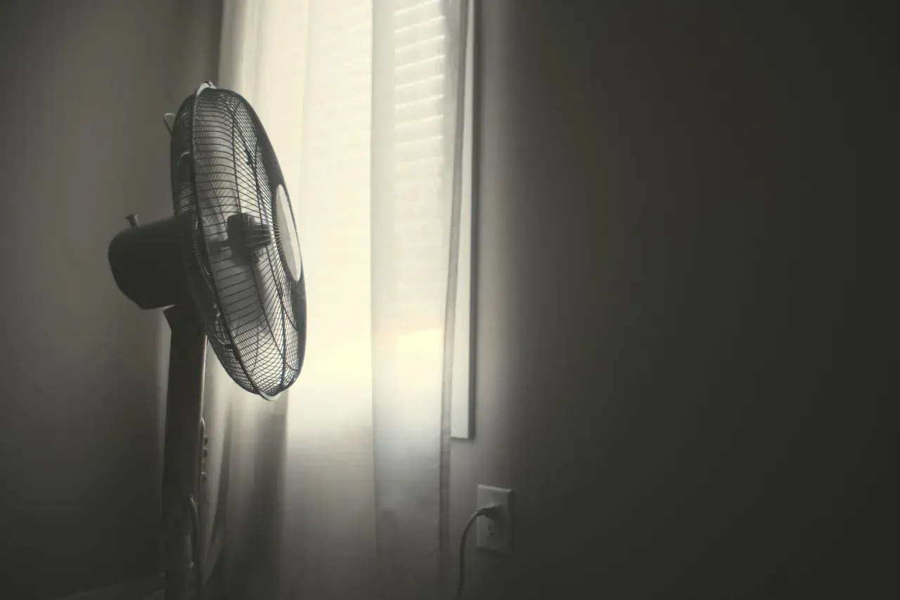 Klimatyzacja DIY: Proste i tanie metody na chłodzenie w domu