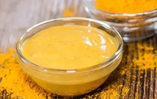Jak zagęścić sos curry: skuteczne metody na idealną konsystencję