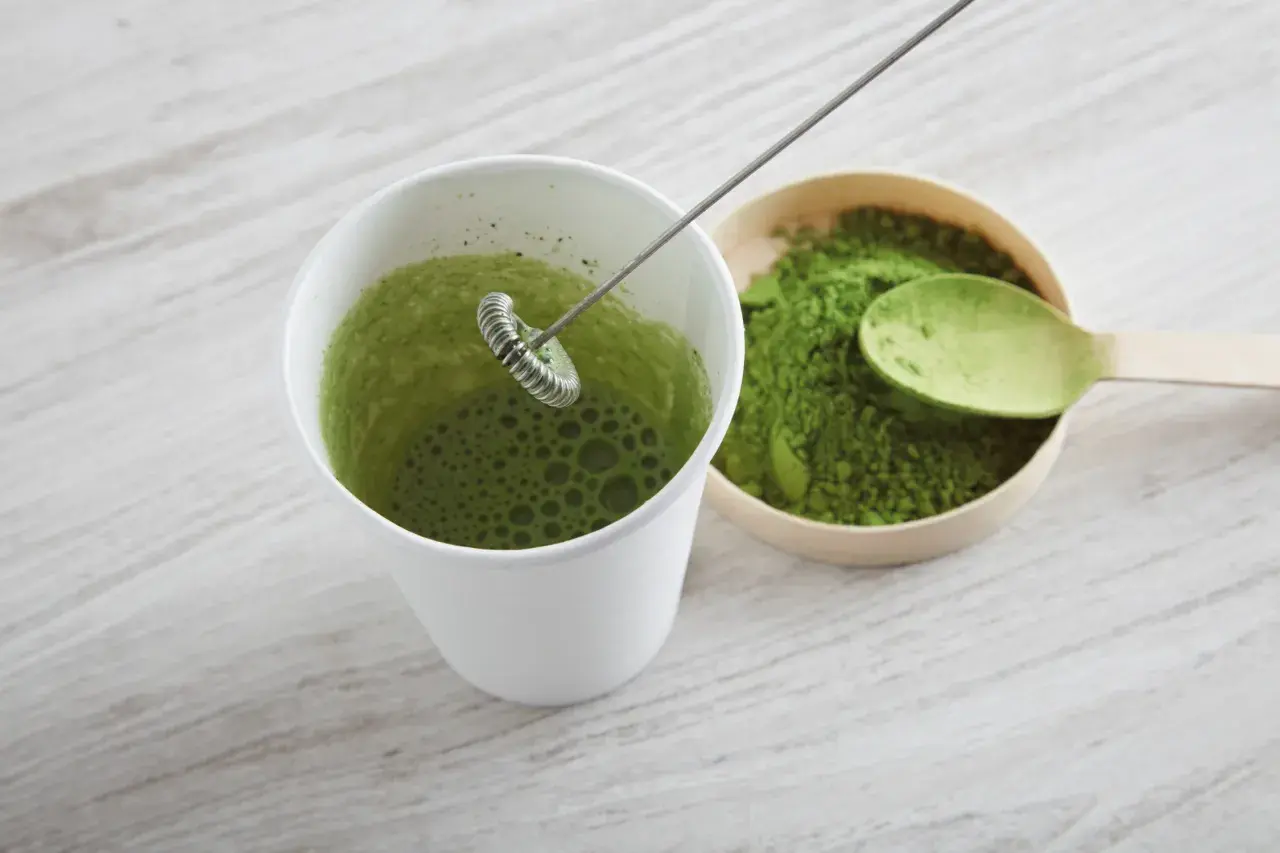 Jak prawidłowo przygotować herbatę matcha: najlepszy domowy przepis