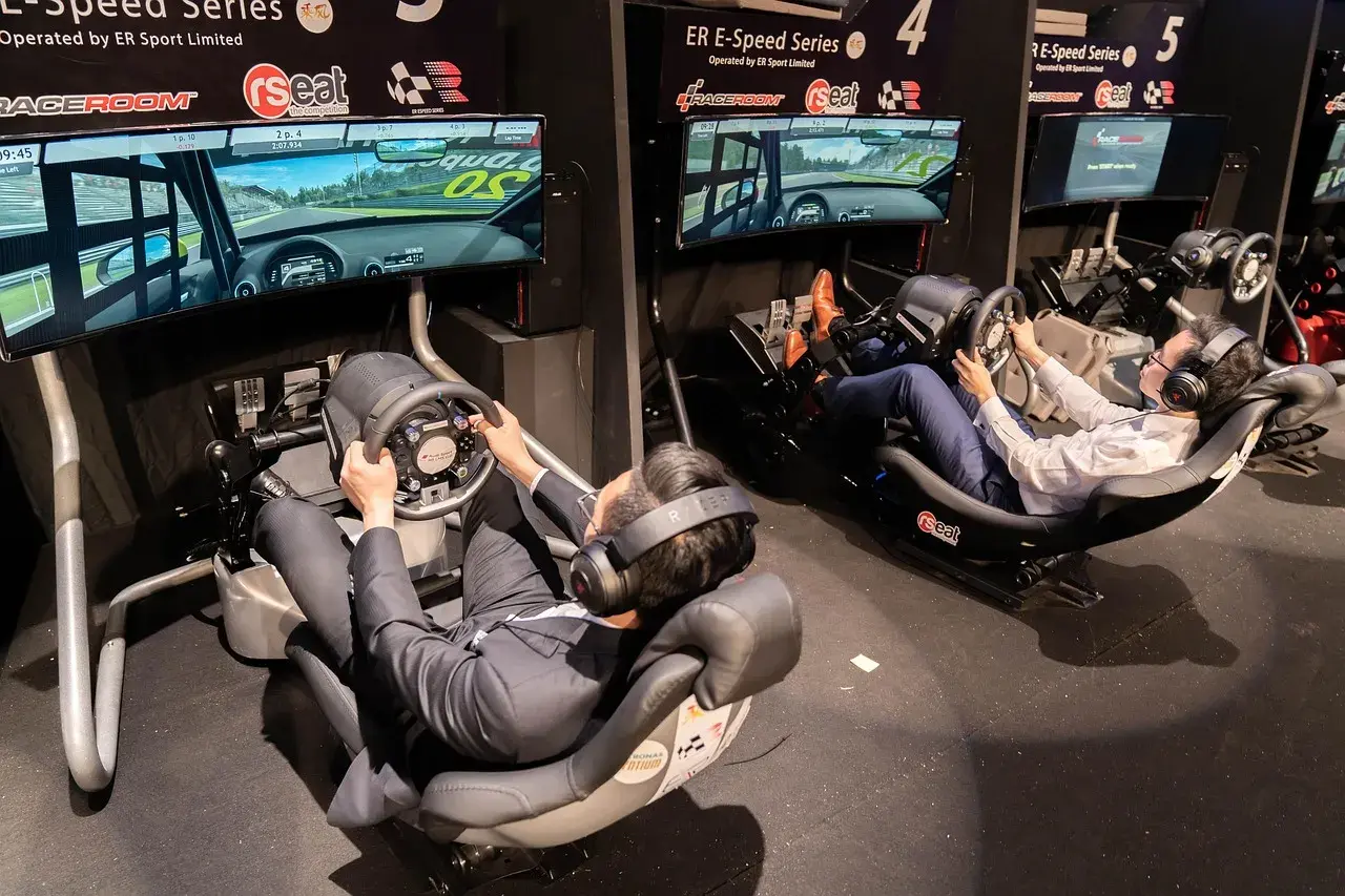 Jaką rolę odgrywają trenerzy i analitycy w zespołach e-sportowych?