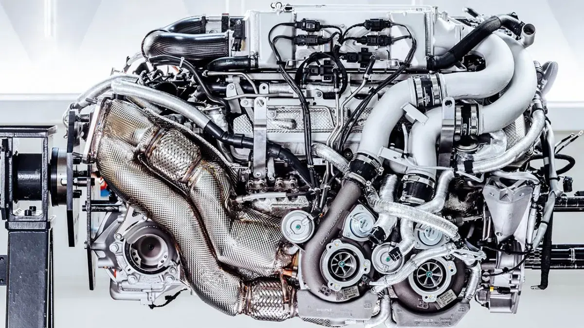 Silnik Bugatti Chiron: Dlaczego W16 wstrząsa światem supersamochodów?
