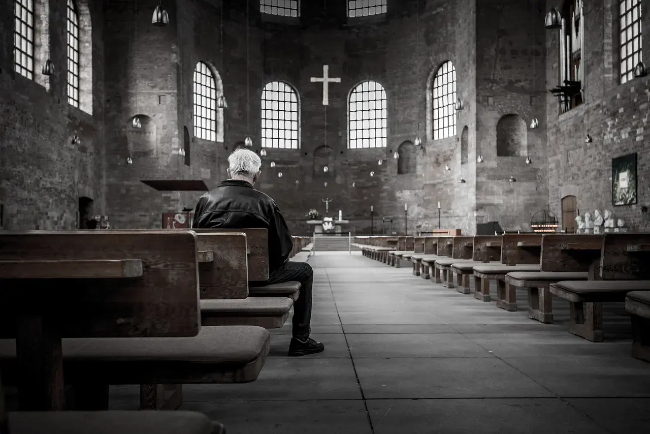 Kiedy jest czytanie na mszy? Poznaj kluczowe momenty liturgii