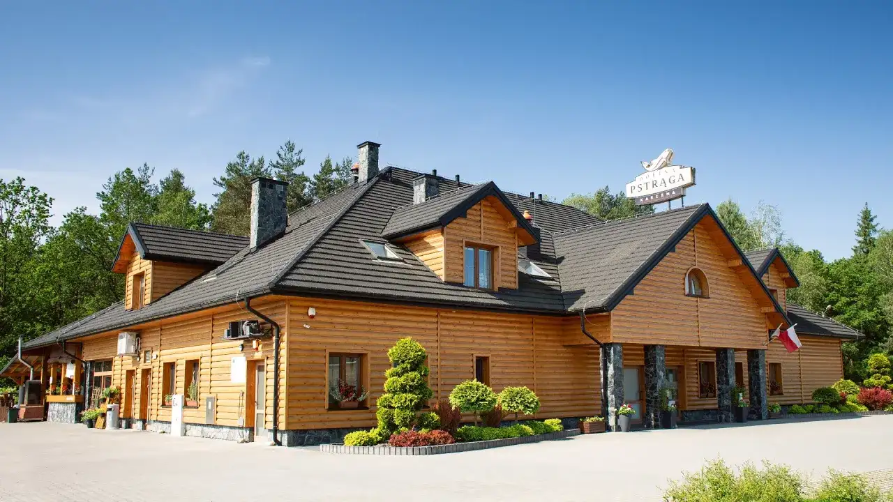 Drewniana karczma "Dolina Pstrąga" w Szczawnicy. Sprawdź menu i rozkoszuj się smakiem pstrąga.