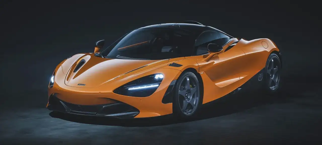 Pomarańczowy McLaren 720S, marzenie wielu kierowców. Sprawdź, jaka jest jego mclaren 720s cena i możliwości.