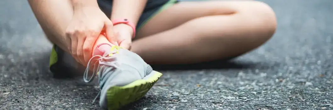 Skręcenie: objawy, pierwsza pomoc i leczenie. Działaj mądrze!