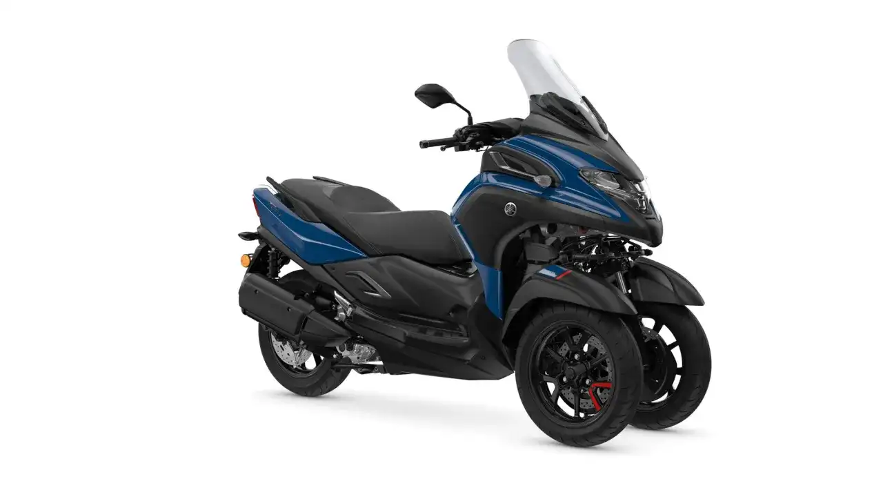 Niebieski skuter Yamaha Tricity 300 z trzema kołami. Sprawdź aktualną yamaha tricity 300 cena.