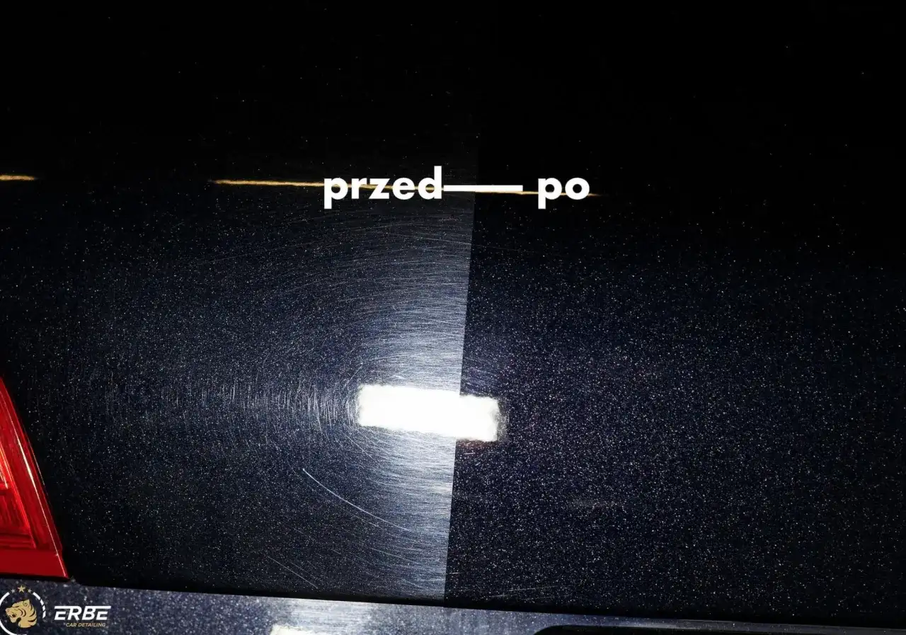 Efekt auto detailing przed i po: zmatowiona karoseria z licznymi rysami po lewej, lśniąca i gładka po prawej.