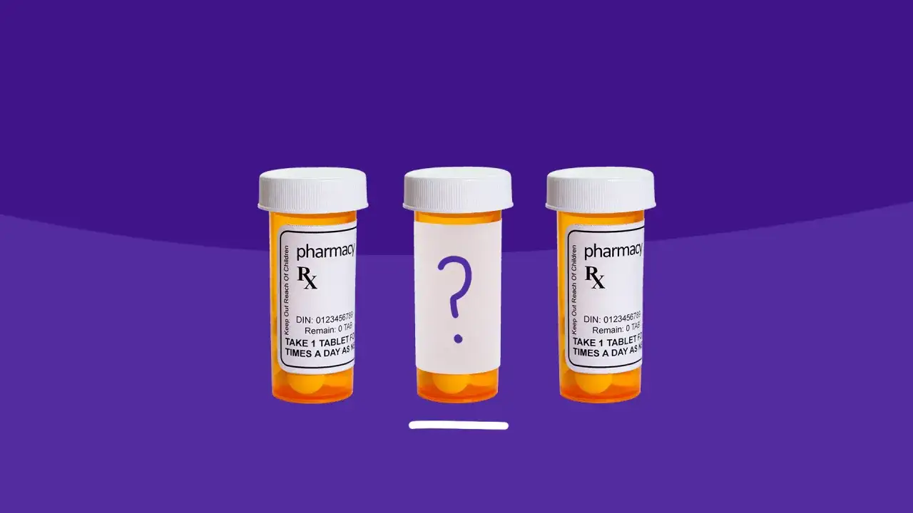 Trzy buteleczki leków. Dwie z etykietami "pharmacy", jedna z pytajnikiem. Szukasz telmizek zamienniki?