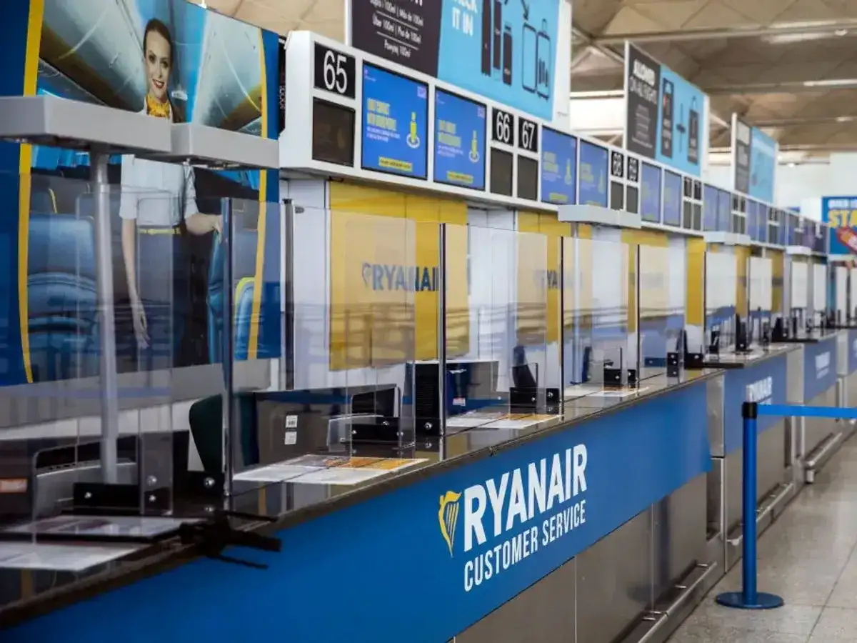 Kasa Ryanair. Zastanawiasz się, ile kosztuje nadbagaż w Ryanair? Tutaj uzyskasz informacje.