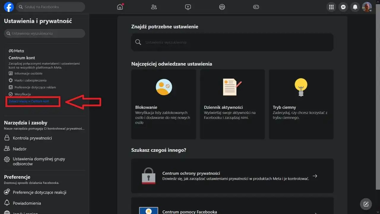 Zrzut ekranu z ustawieniami Facebooka, pokazujący opcję "Zobacz więcej w Centrum kont", która jest kluczowa, by dowiedzieć się, jak wylogować się z fb na innych urządzeniach.