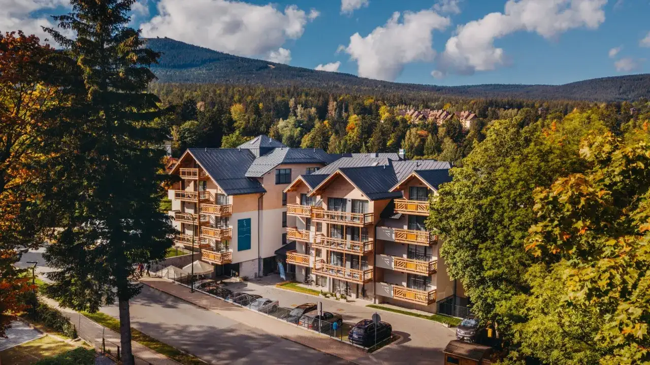 Aparthotel vs Hotel: Kluczowe Różnice i Jak Wybrać?