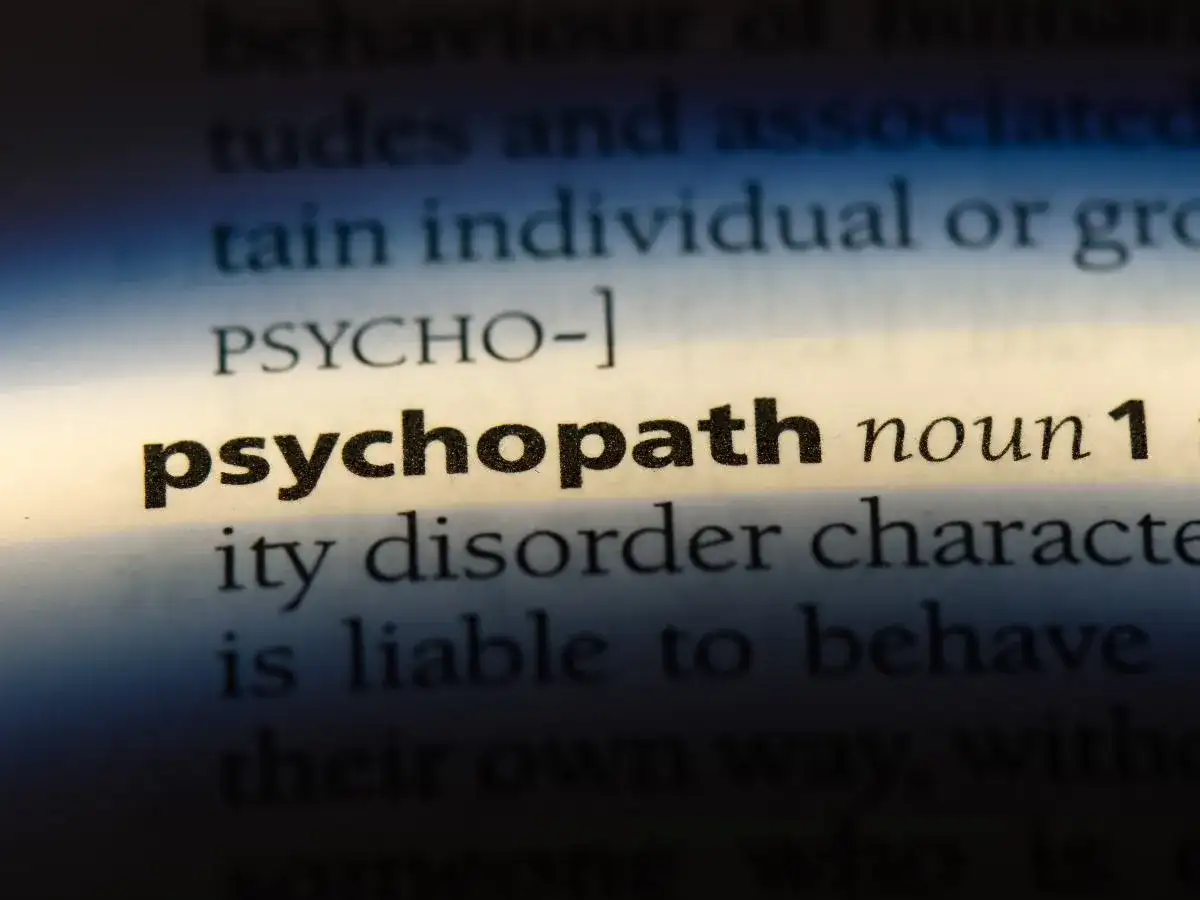 Słowo "psychopath" w słowniku. Czego boi się socjopata? Może konfrontacji z własnymi czynami, które opisuje definicja.