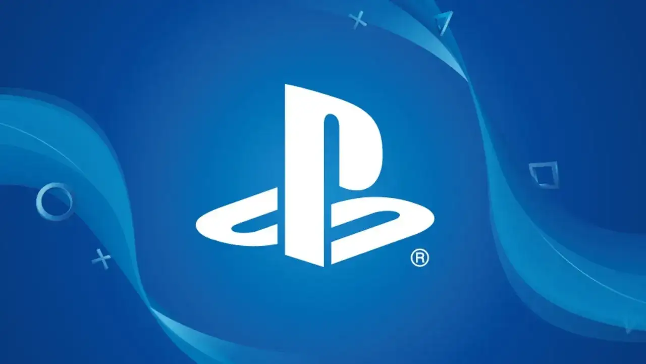 Logo PlayStation na niebieskim tle z falami i symbolami.