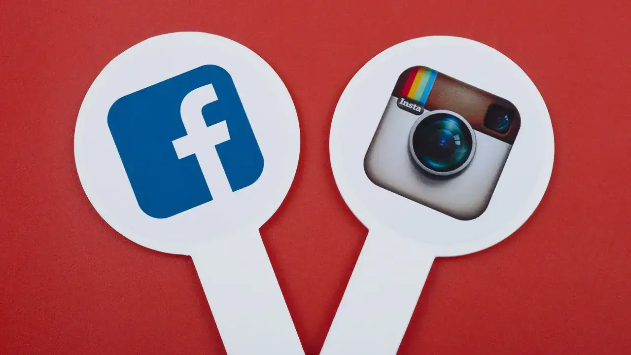 Ikony Facebooka i Instagrama obok siebie. Dowiedz się, jak zalogować się do Instagrama przez Facebooka.