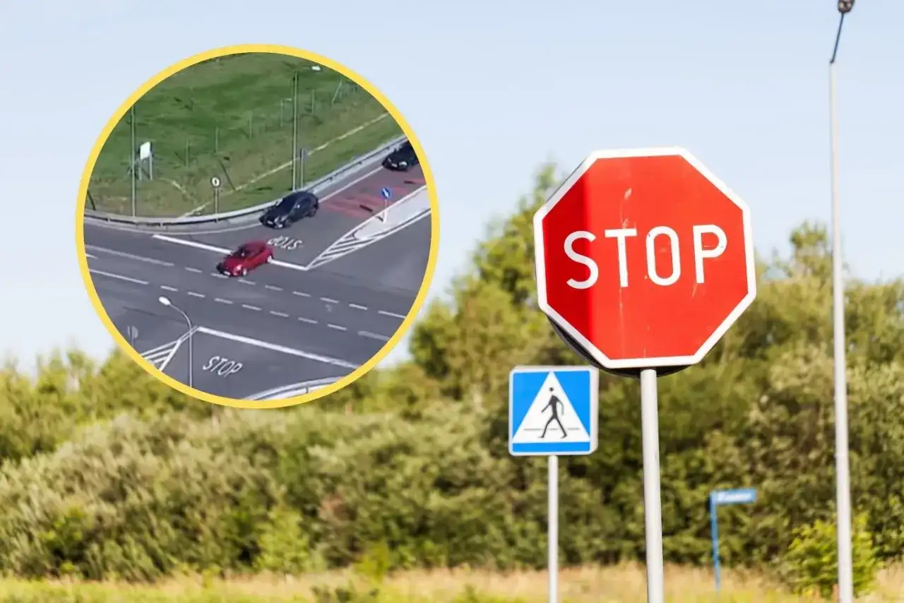 Czerwony samochód ignoruje znak STOP, ryzykując niezatrzymanie się na stopie. W tle czarny samochód czeka.