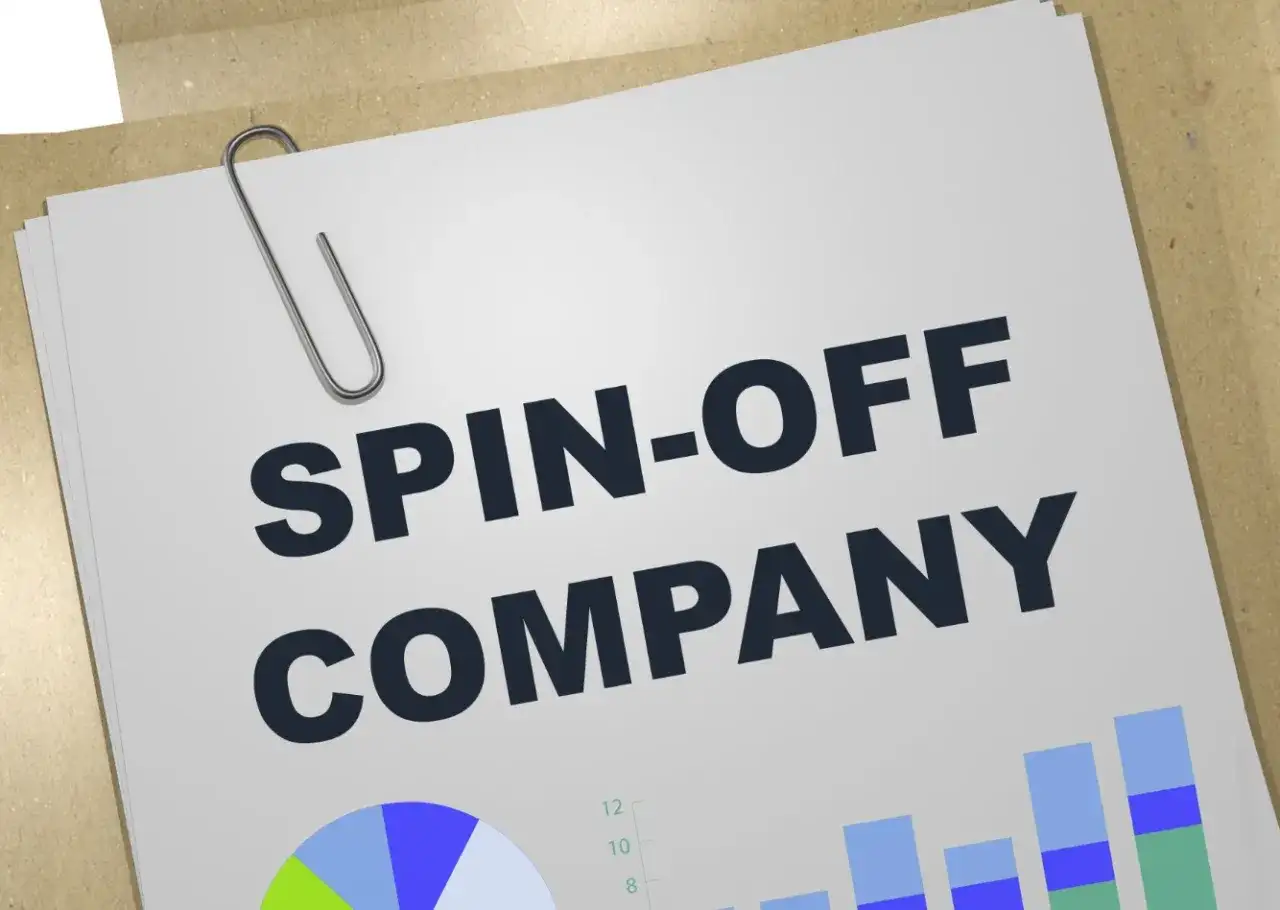 Dokument z nagłówkiem "SPIN-OFF COMPANY" i wykresami, sugerujący nowy projekt lub strategię.