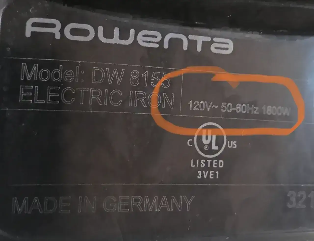 Rowenta DW 8155, żelazko elektryczne. Jego moc znamionowa to 1800W, co zapewnia szybkie nagrzewanie. Wyprodukowano w Niemczech.