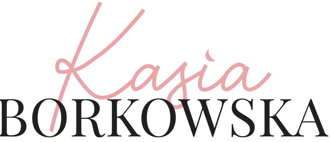 Logo z napisem "Kasia Borkowska". Delikatne, różowe litery "Kasia" w stylu pisanki, pod nimi duże, czarne litery "BORKOWSKA".