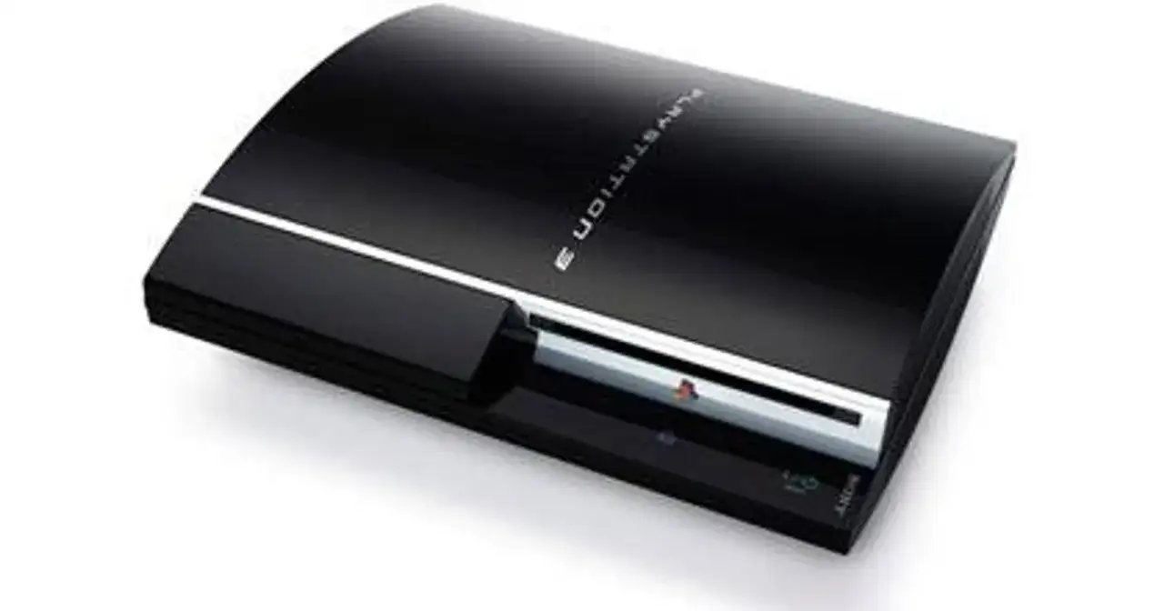 Konsola PlayStation 3 na białym tle.