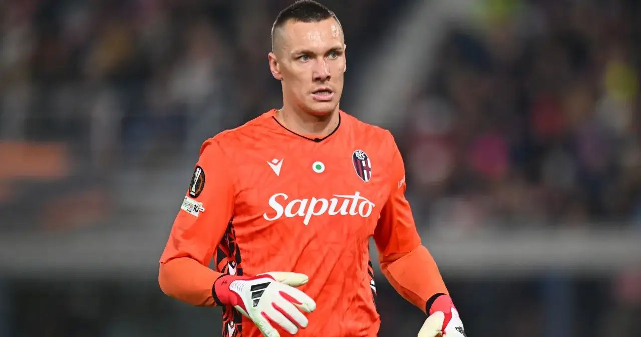 Łukasz Skorupski, polski bramkarz, broni w Serie A dla Bologny.
