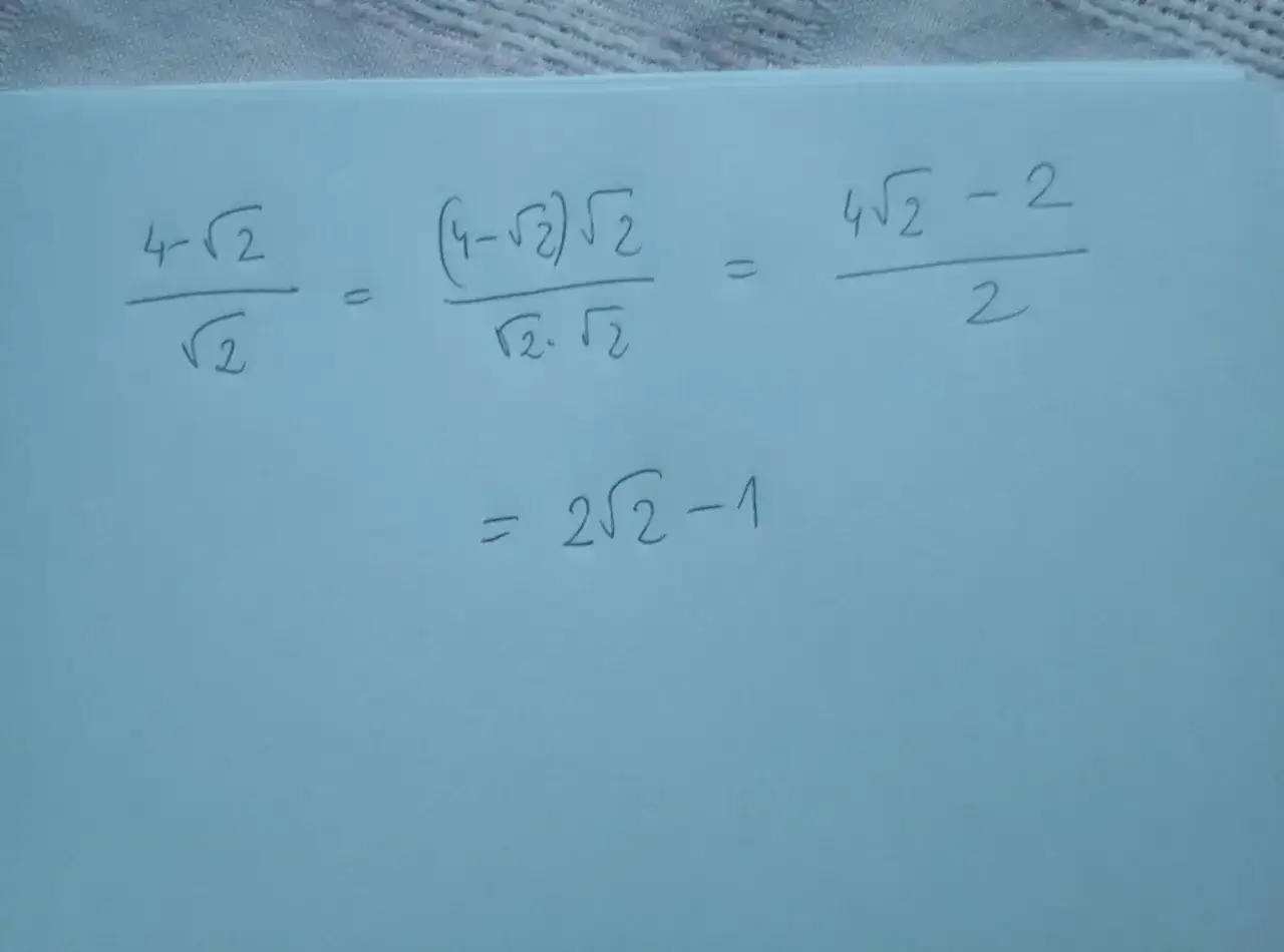 Równanie matematyczne z pierwiastkami: (4-√2)/√2 = (4-√2)√2 / (√2*√2) = (4√2-2)/2 = 2√2-1