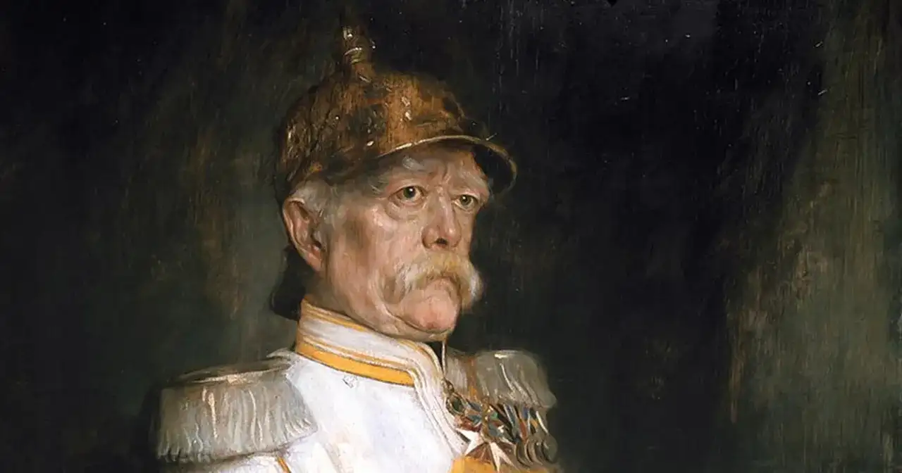 Portret Bismarcka w mundurze wojskowym, z charakterystycznym wąsem i hełmem.