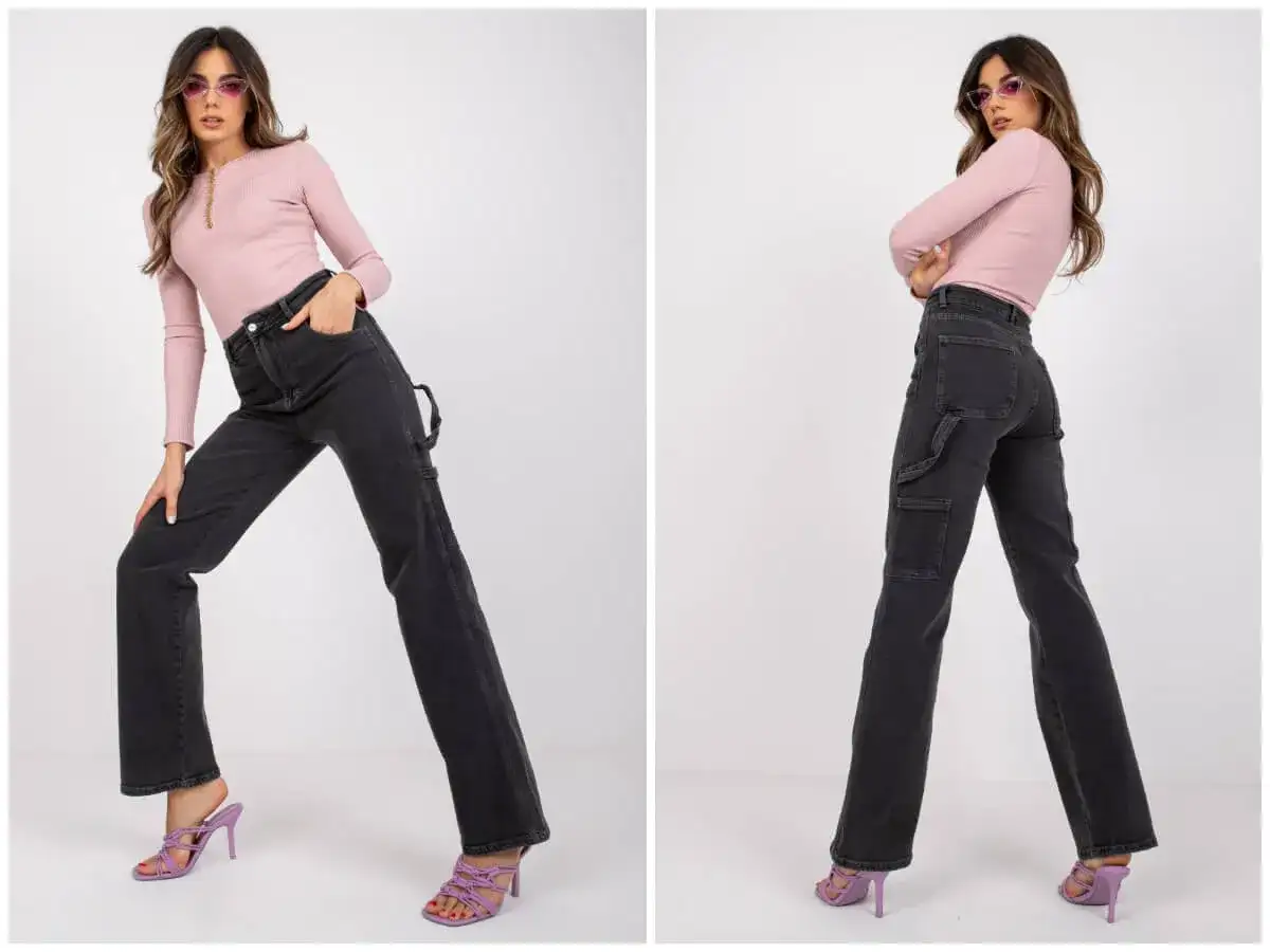 Modelka w różowym topie i ciemnych jeansach straight. Co to znaczy? Proste nogawki, które nie opinają, ale też nie są za szerokie.