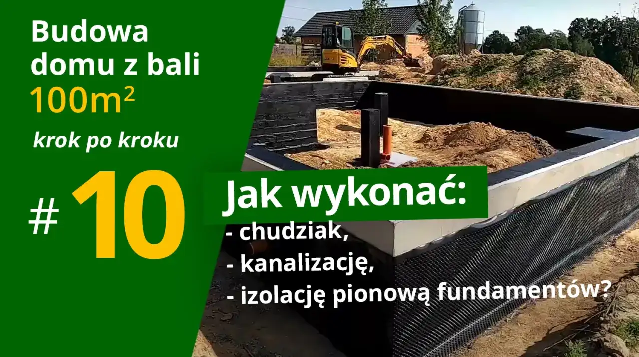 Budowa domu z bali 100m², krok 10: jak wykonać chudziak, kanalizację i izolację fundamentów. Plac budowy z koparką w tle.