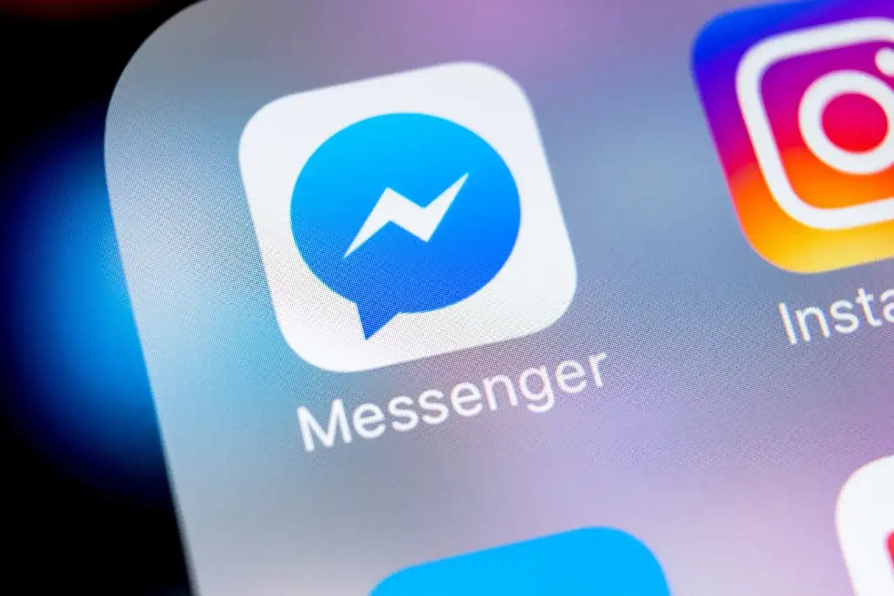 Ikona aplikacji Messenger. Czy jeśli usunę konwersacje na Messengerze, to on to widzi?