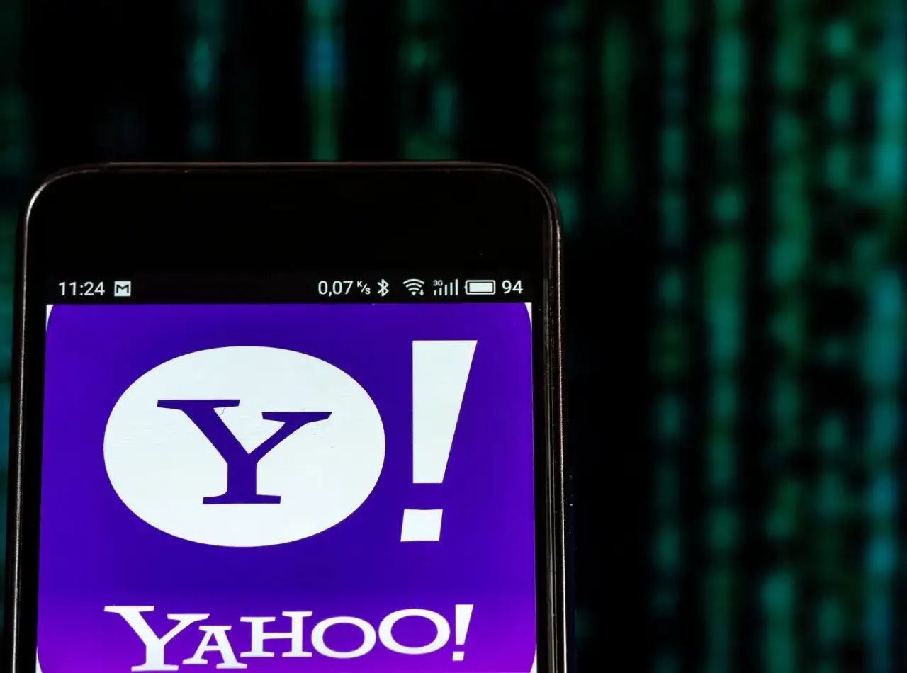 Ekran smartfona z logo Yahoo. Chcesz wiedzieć, jak usunąć Yahoo? Ten obraz może być pomocny.