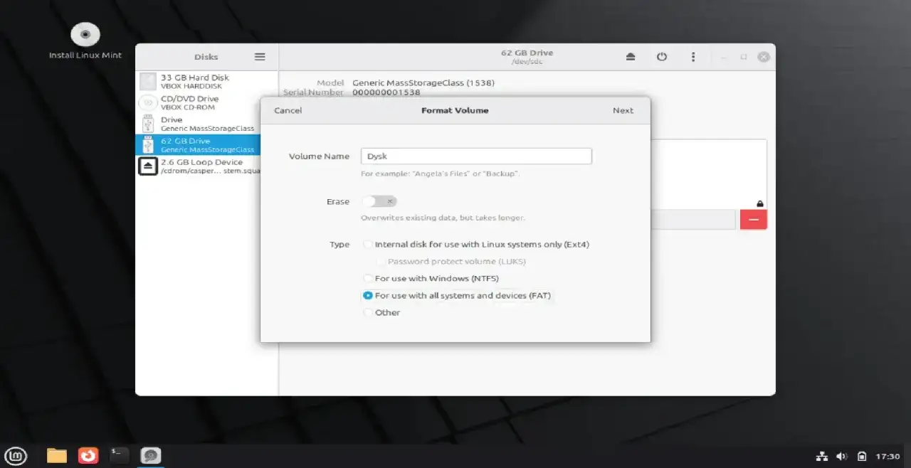 Okno dialogowe "Format Volume" w programie "Disks" do formatowania dysku 62 GB. Wybrano opcję "For use with all systems and devices (FAT)".