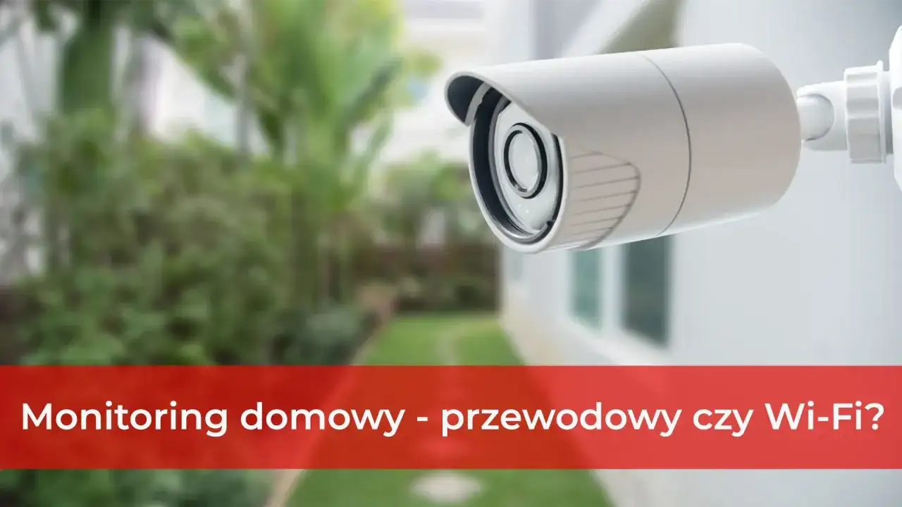 Kamera monitoringu domowego na tle zielonego ogrodu. Sprawdź podgląd domu przez internet.
