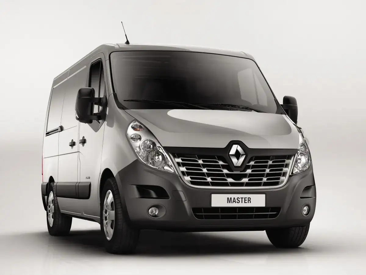 Szary Renault Master 3, gotowy do pracy. Ten wszechstronny van to idealny partner w biznesie.