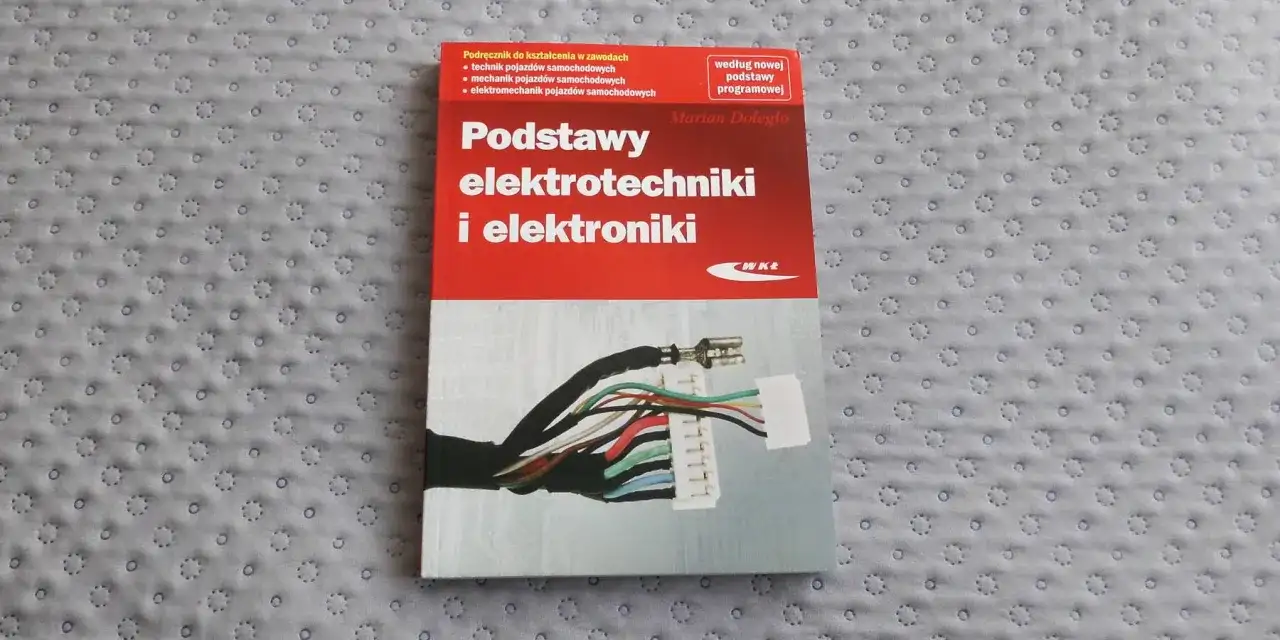 Podręcznik "Podstawy elektrotechniki i elektroniki" z ilustracją wiązki przewodów. Idealny dla przyszłych mechaników pojazdów samochodowych.