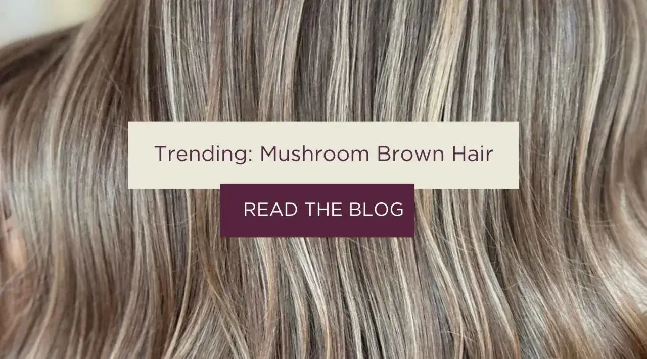 Modne włosy w odcieniu mushroom brown, z subtelnymi refleksami. Odkryj ten trend!