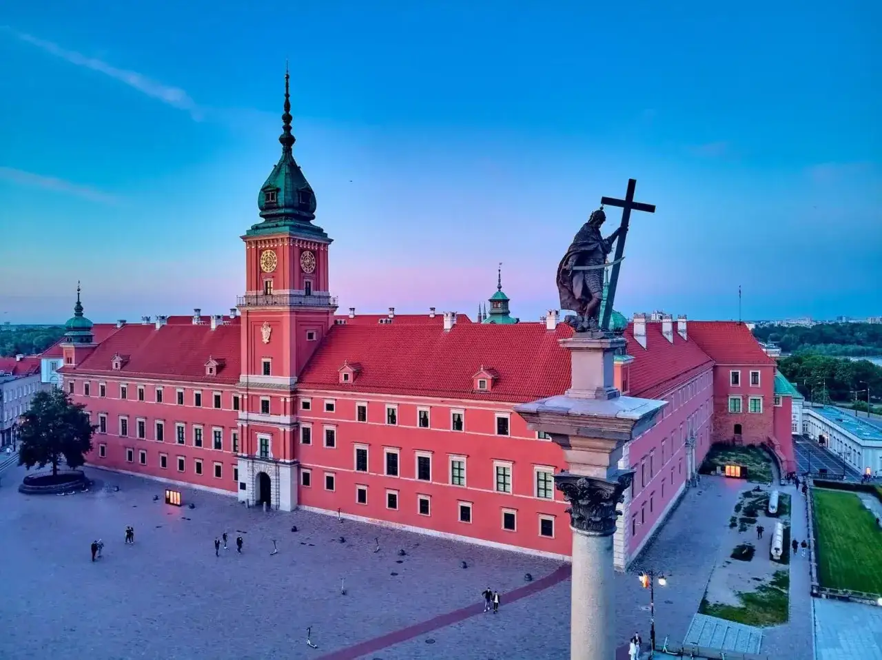 Zamek Królewski i Kolumna Zygmunta. Co ciekawego w Warszawie? To miejsce, gdzie historia spotyka się z pięknem.