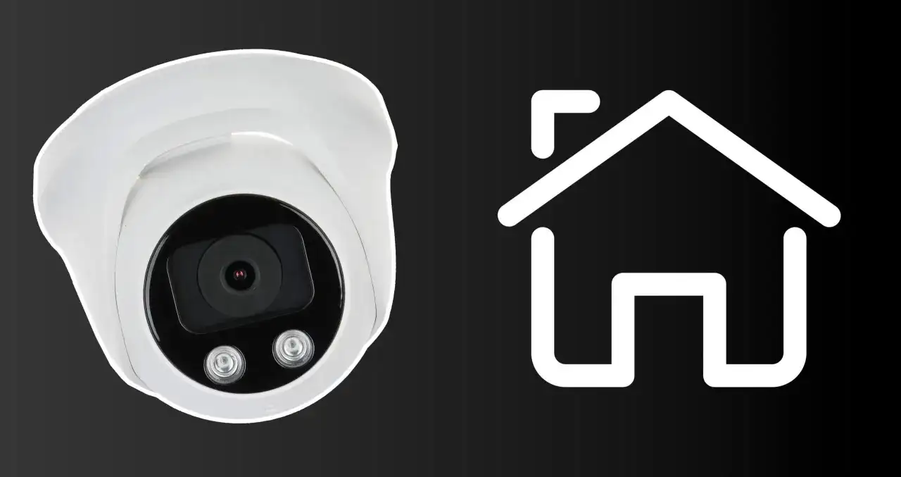 Biała kamera kopułkowa obok symbolu domu. Idealna do instalacji kamery wifi i monitorowania Twojego domu.