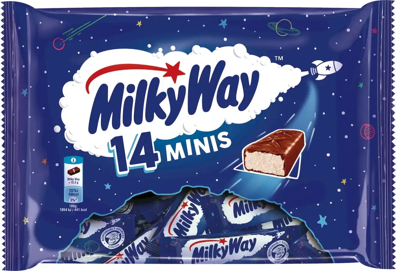 Opakowanie 14 batoników Milky Way minis. Jeden batonik to 68 kcal. Kosmiczny motyw z rakietą i planetami.