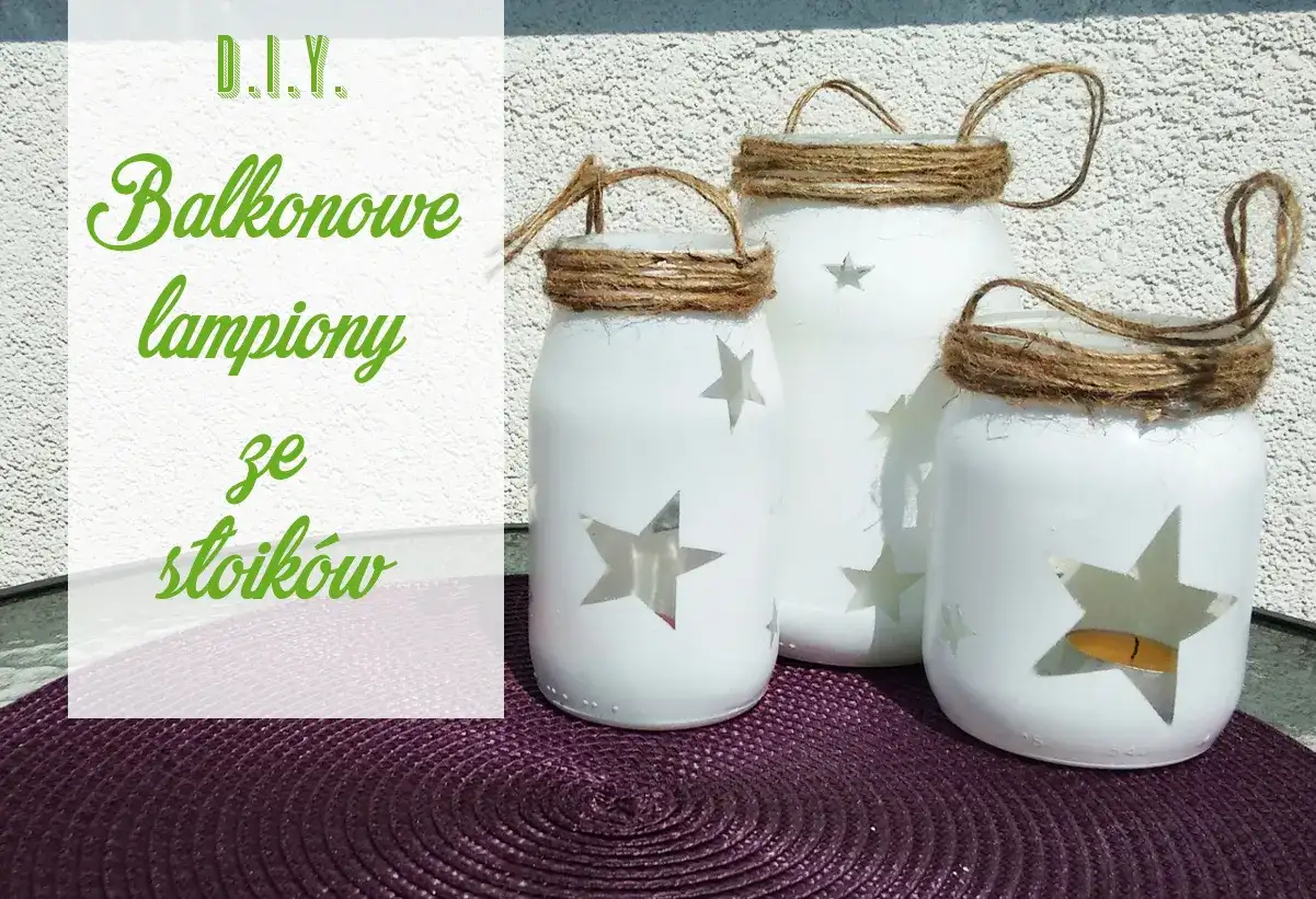 Jak zrobić lampion? Trzy białe słoiki ozdobione gwiazdkami i sznurkiem, idealne na balkonowe dekoracje.