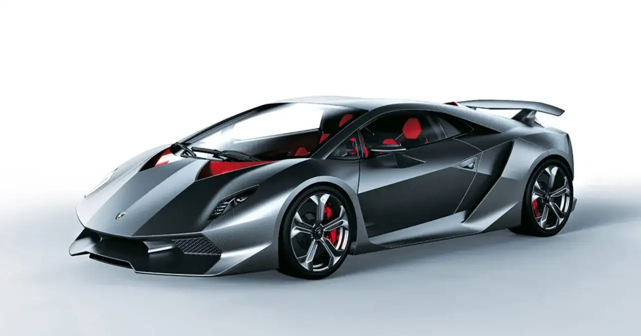 Lamborghini Sesto Elemento, sportowy samochód z włókna węglowego, z czerwonymi akcentami we wnętrzu i zaciskami hamulcowymi.